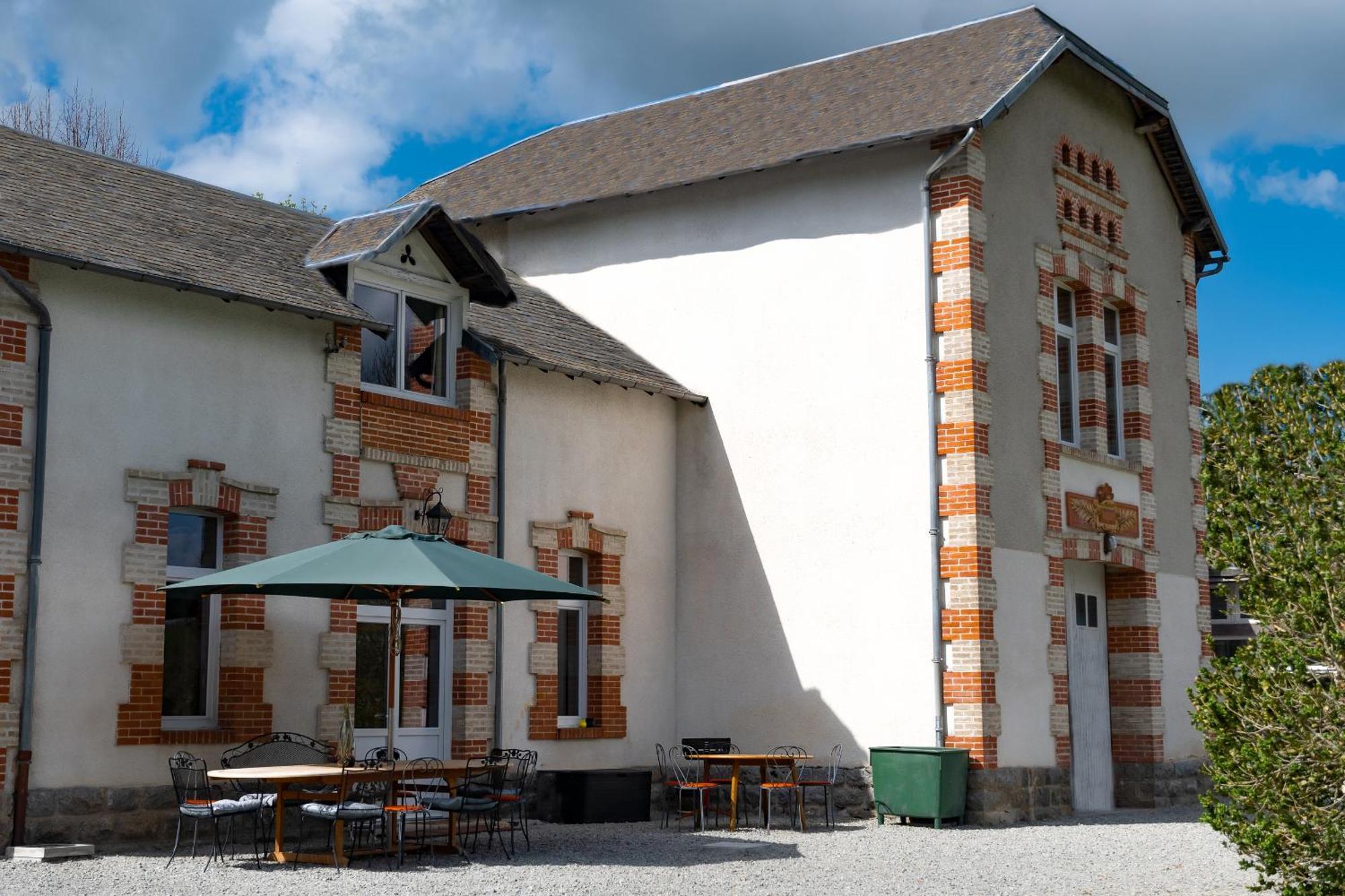 Bed and Breakfast Chateau De Chazelpaud Saint-Bard Exterior foto