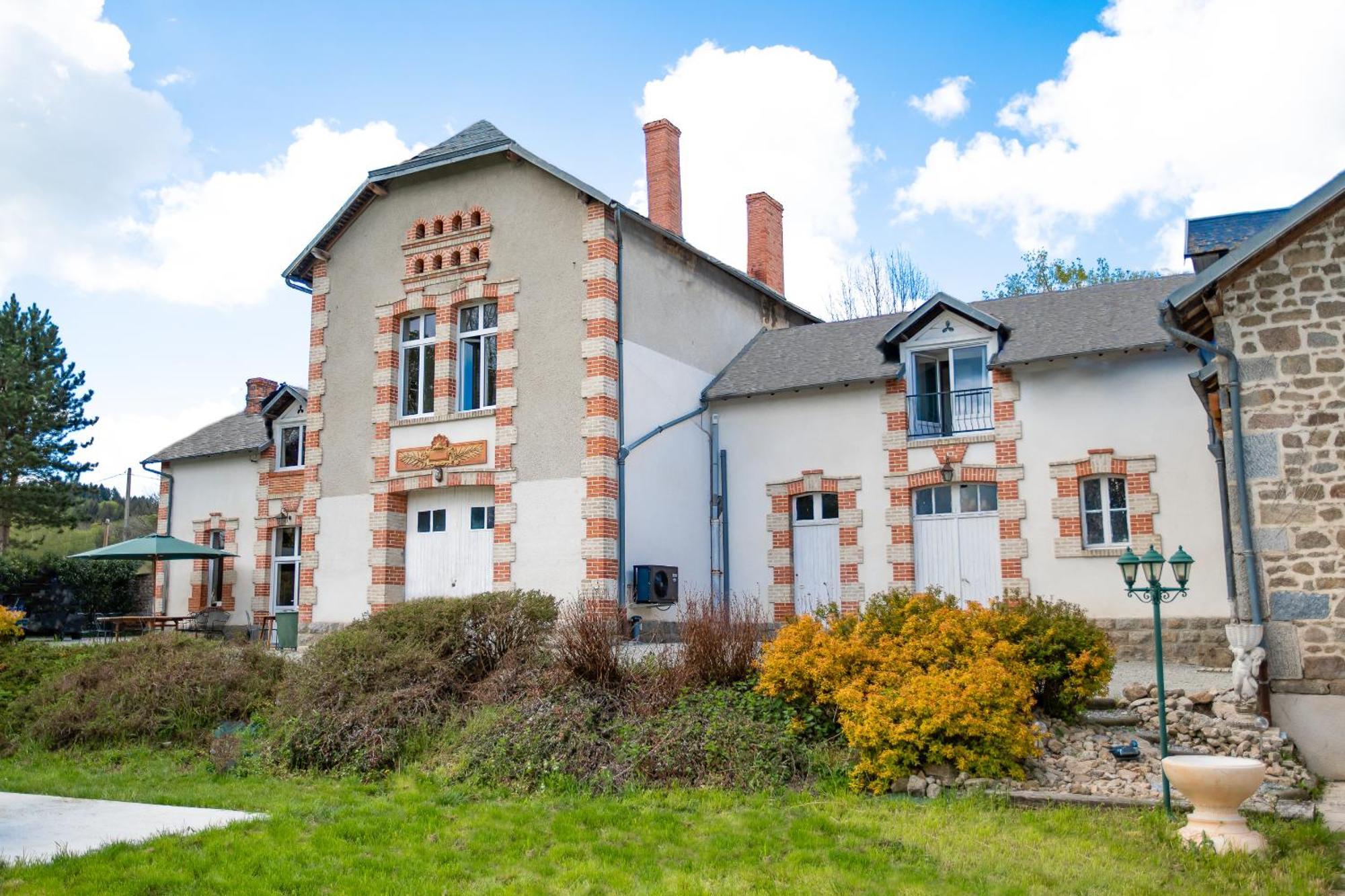 Bed and Breakfast Chateau De Chazelpaud Saint-Bard Exterior foto